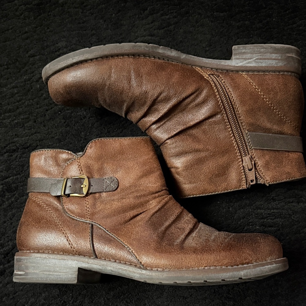 BareTraps Women’s Brown Leather Ankle Boots